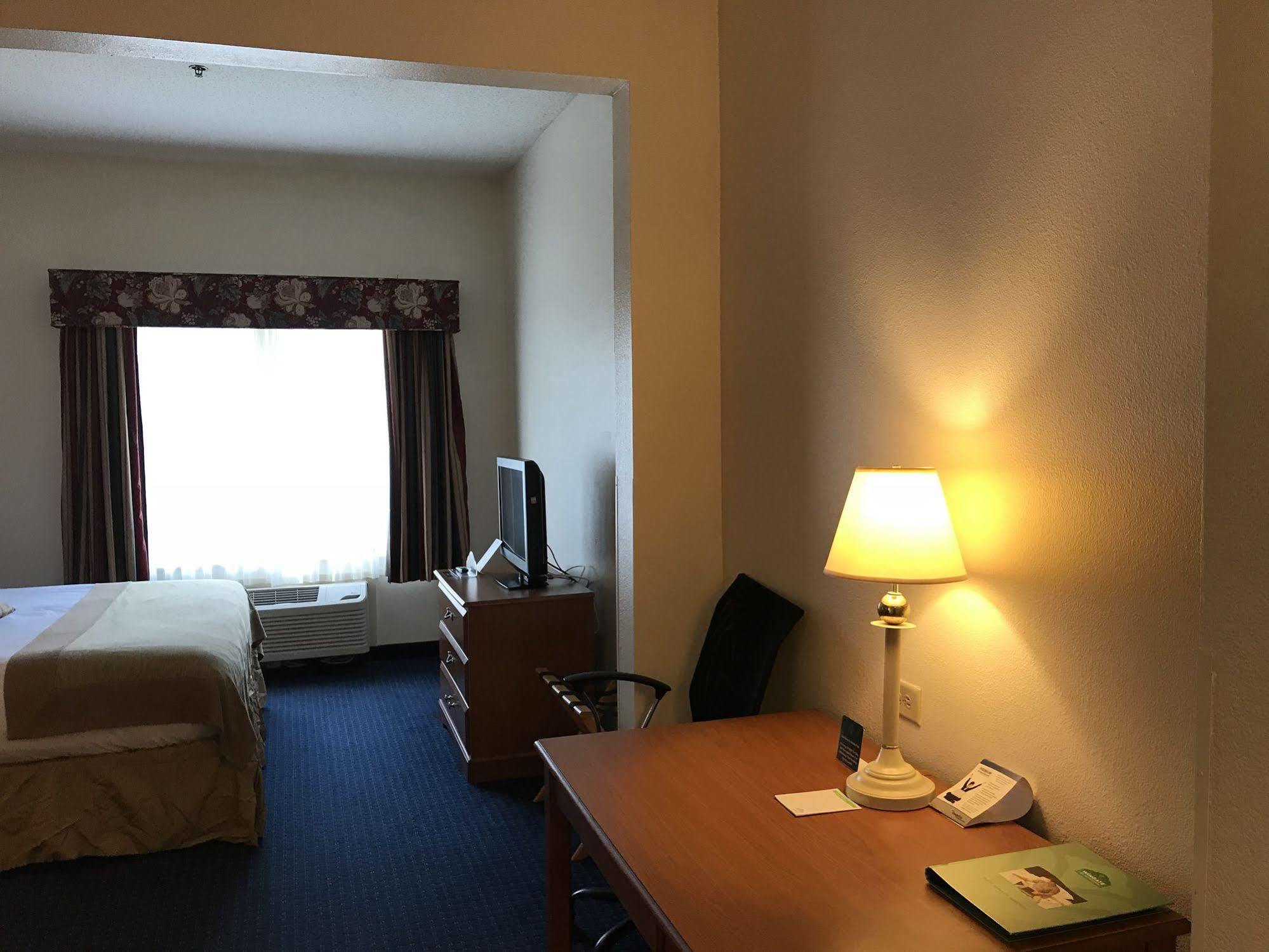 Wingate By Wyndham Eisenhower Hotel 3*