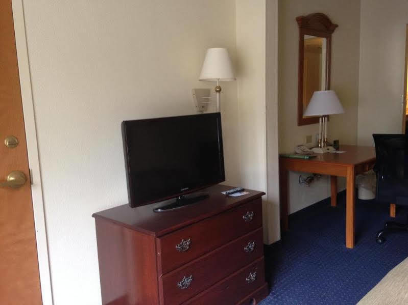 Wingate By Wyndham Eisenhower Hotel 3*