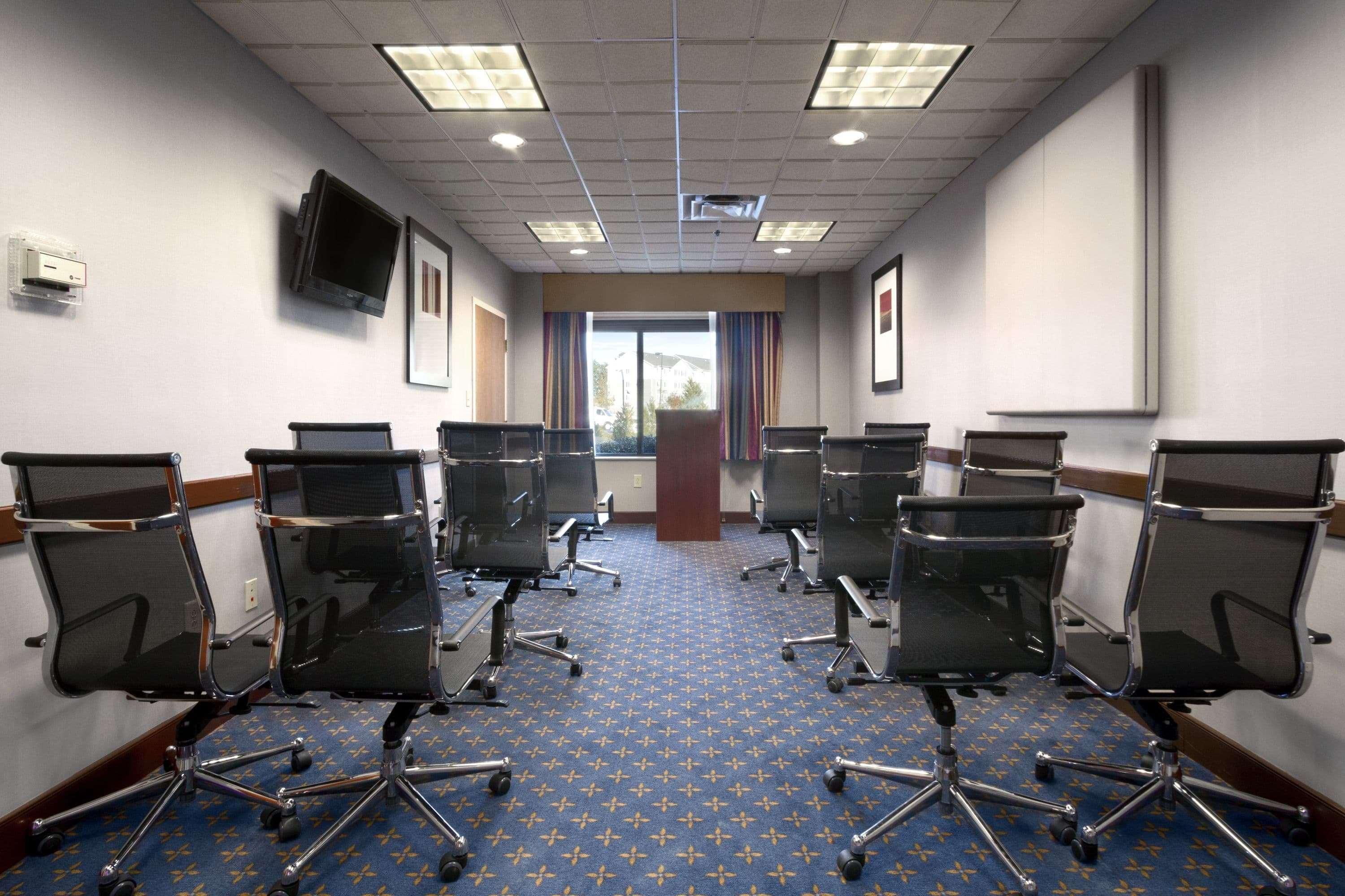 Wingate By Wyndham Eisenhower Hotel 3*