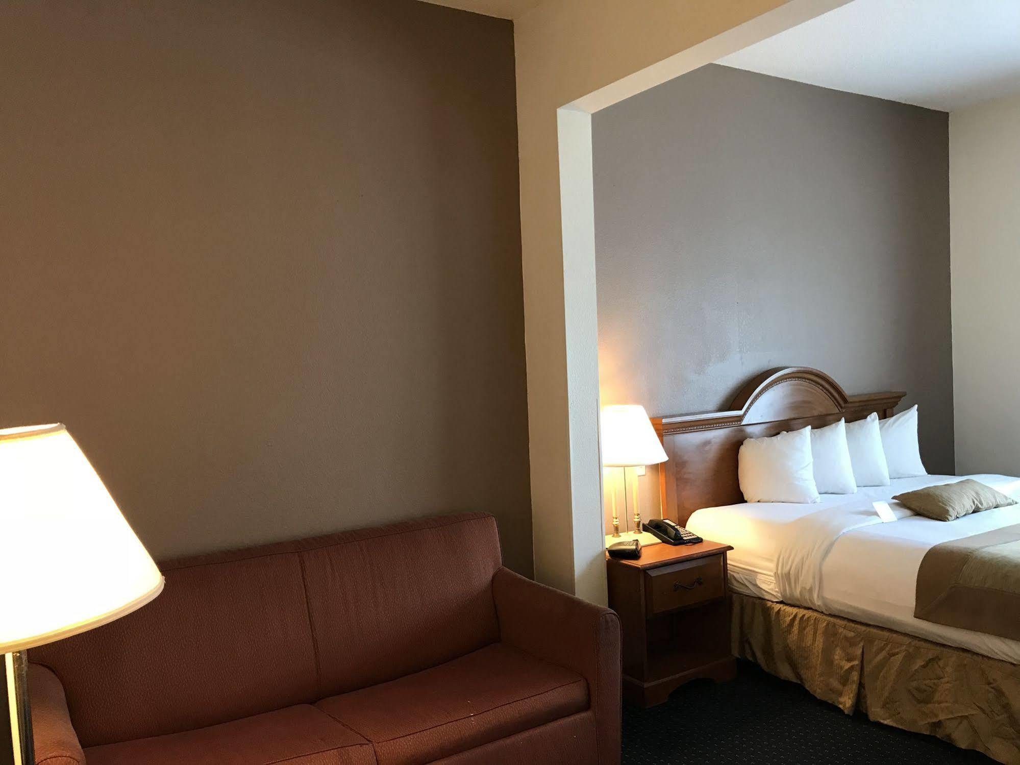 Wingate By Wyndham Eisenhower Hotel 3*